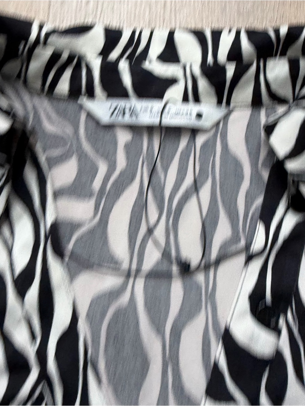 Zara patterned button up - small - Picture 3 of 4